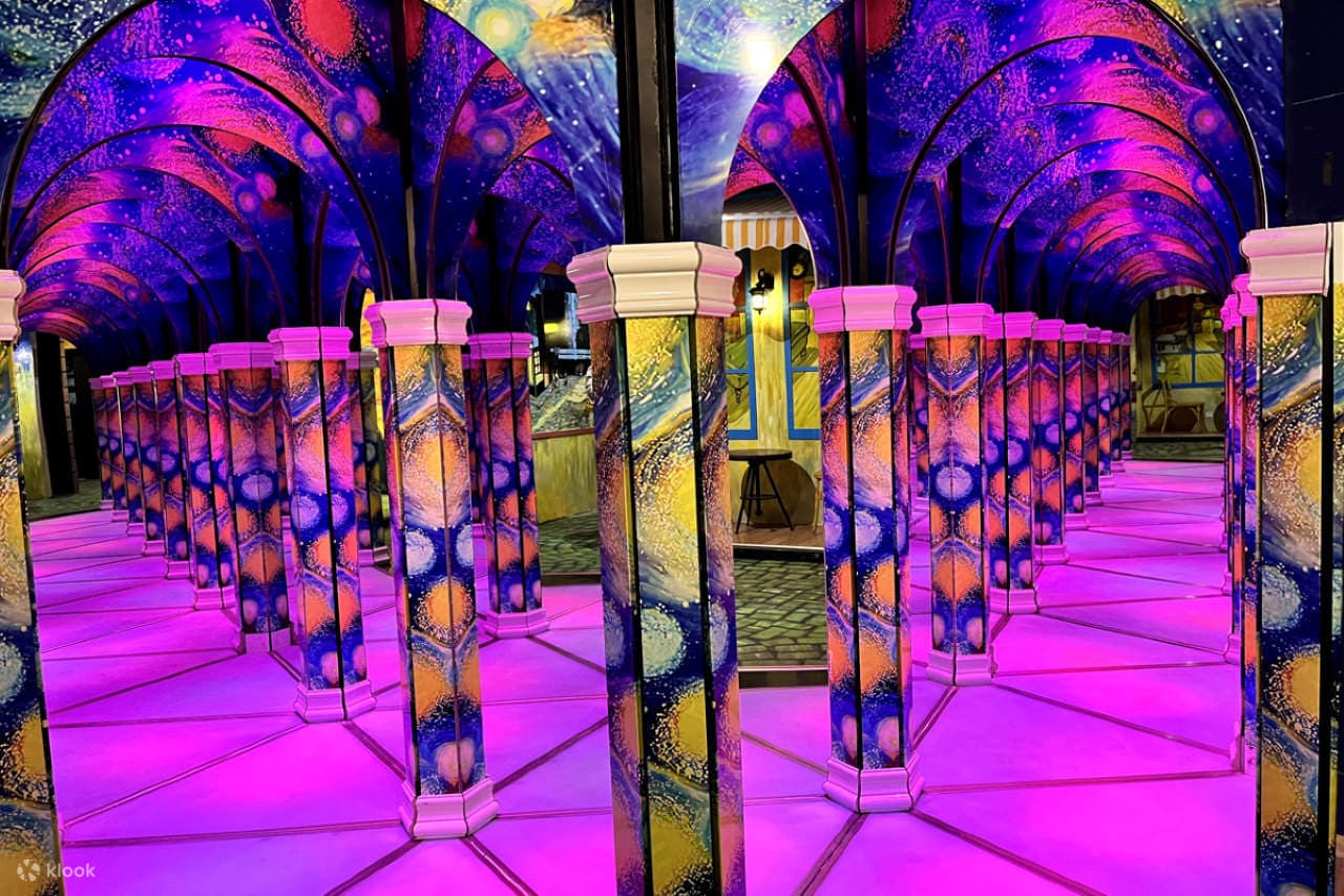 Изображение "Van Gogh Starry Sky Art Museum" (Циндао)